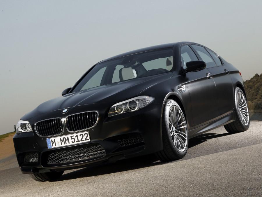  BMW M5 Individual 2011 года  (фото 10 из 14)